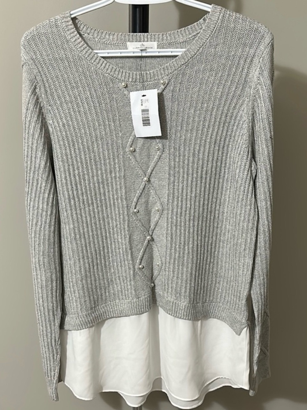 Sz L🇨🇦⭐️NWT RW & CO Camber & Grace Grey Knit Sweater with Pearl Detail